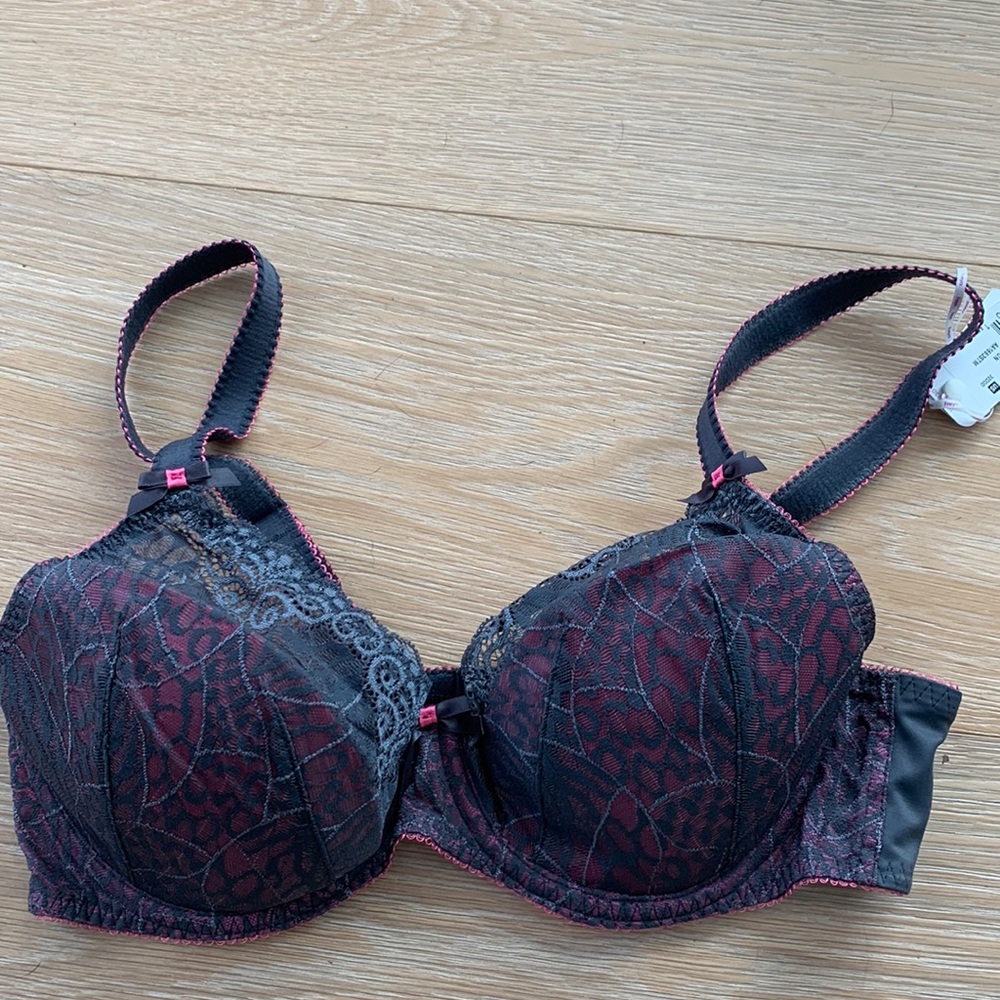 Freya molded plunge bra with underwire